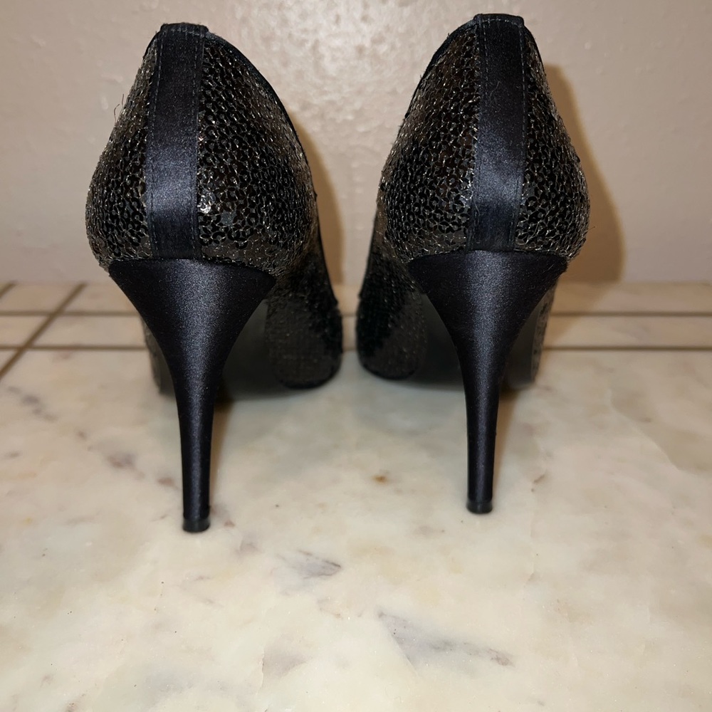 STUART WEITZMAN SEQUIN PUMPS SIZE 7 - Picture 5 of 9